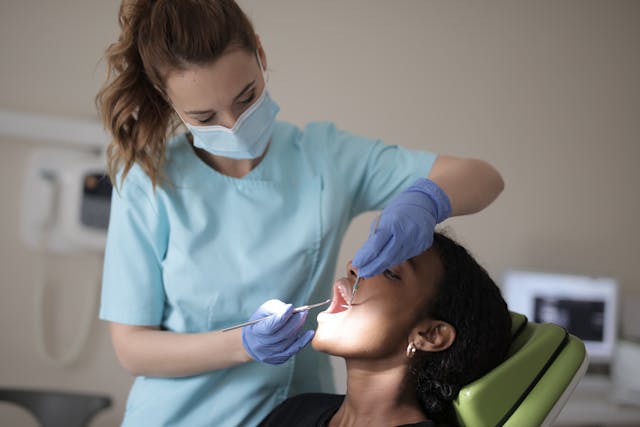 גילוי אומנות טיפול השיניים עם רופאי שיניים מומלצים תובנות חשובות